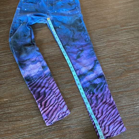 Paige denim ladies jeans with starry night type scene in size 27. - Picture 9 of 10